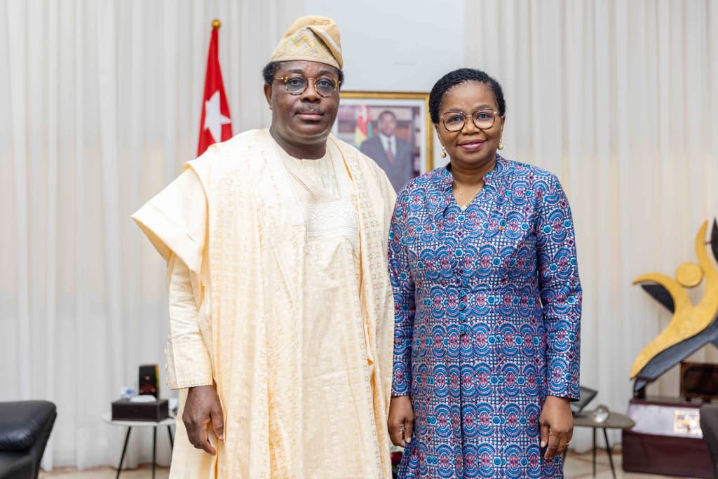 L'ambassadeur du Nigeria au Togo en fin de mission reçu par le premier ministre 1 Mme Victoire Tomegah Dogbe et Julius Adebowale Adesina