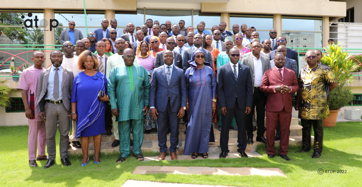 9e revue annuelle des réformes politiques, programmes et projets communautaires de l'UEMOA au Togo : 131 textes réglementaires, 5 projets et programmes communautaires en évaluation 1 Atop.tg 131 textes reglementaires 5 projets et programmes communautaires en evaluation
