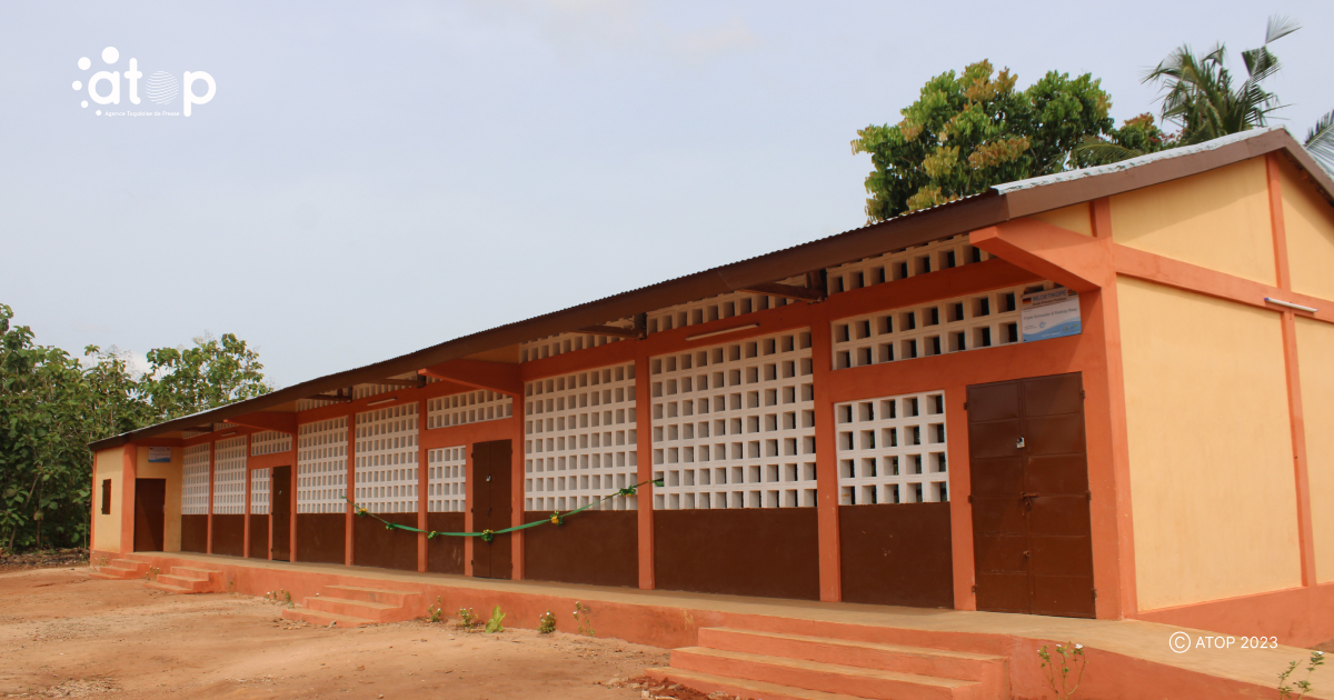 Atop.tg Un batiment scolaire receptionne a lEPP Atchanve