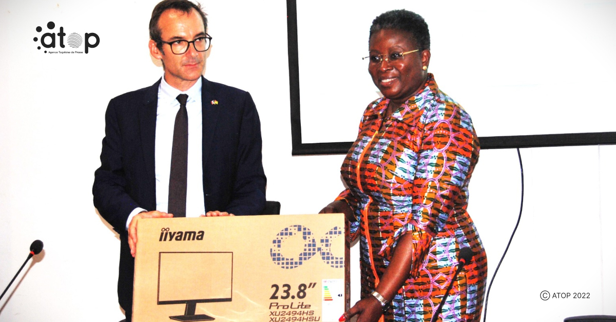 Atop.tg Un lot de materiel aux radios communautaires du Togo