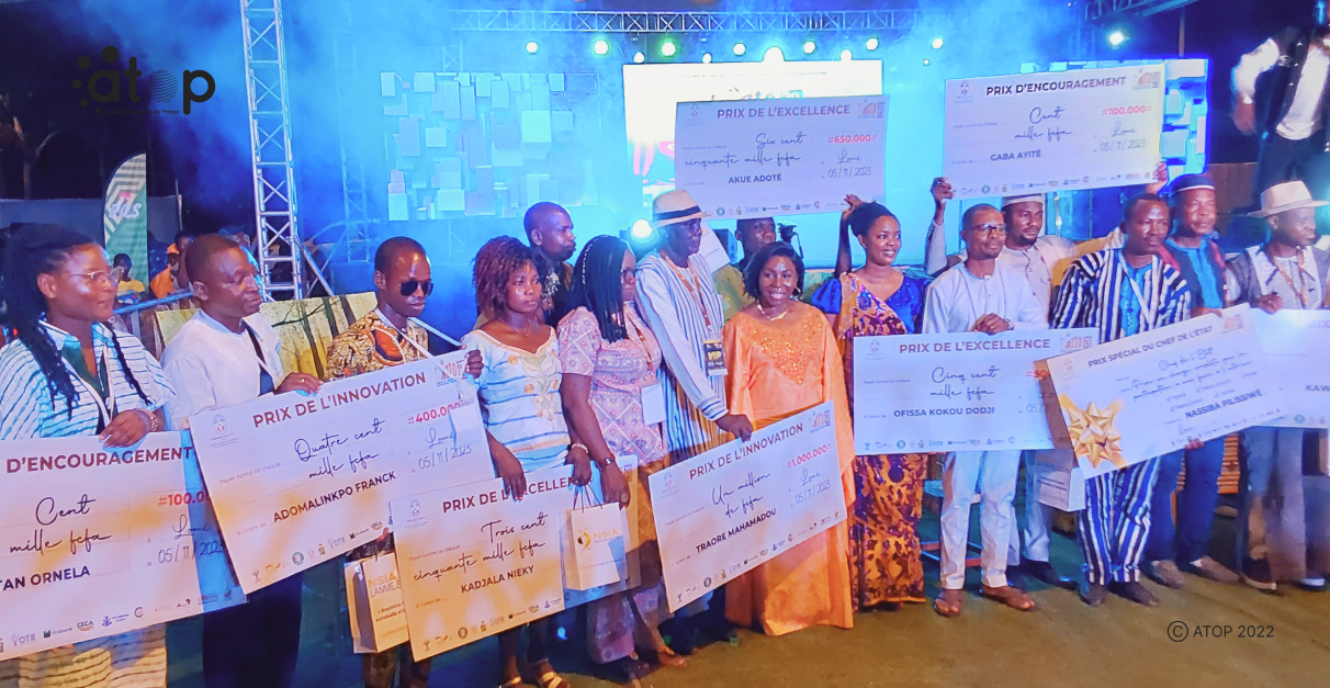 Atop.tg des trophees et des prix decernes au ministre et aux artisans