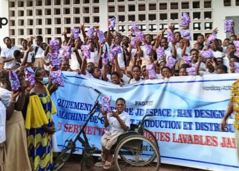 Sotouboua/Lutte contre la précarité menstruelle :  Des serviettes hygiéniques lavables offertes aux jeunes filles élèves des lycées Aouda et Tchébébé