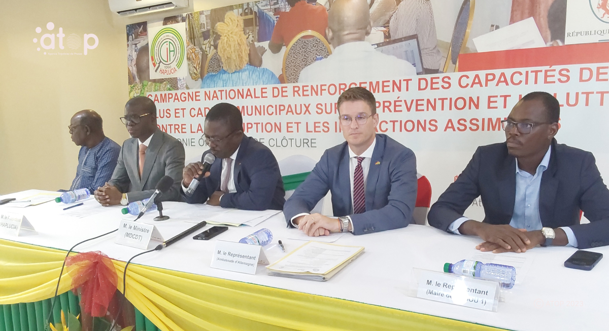 Ogou/clôture de la tournée nationale contre la corruption : le ministre Edjeba Essomanam a présidé la cérémonie 1 Oliver77