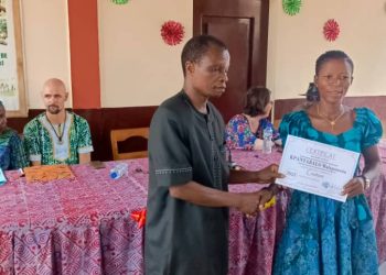 Kloto/artisanat : cinq apprenties du centre « Aklala-batik » en fin de formation reçoivent leurs attestations