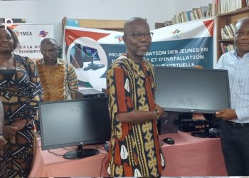 La « Communauté Togolaise au Canada » offre des ordinateurs à l’UCJG pour la formation en informatique aux jeunes