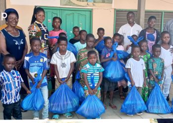 Noël solidaire : des kits festifs aux orphelins et enfants démunis de la Kozah