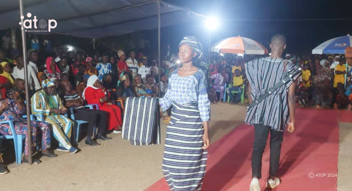 Atop.tg Tem Bissawou le pagne traditionnel tem valorise a travers un defile de mode
