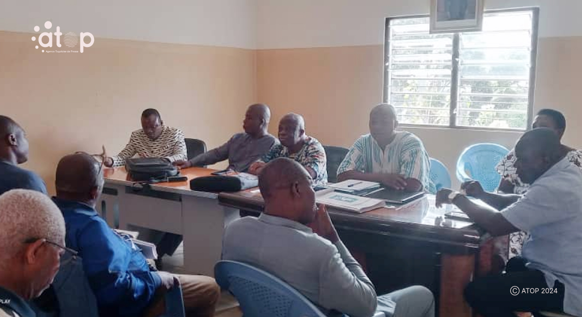 Atop.tg .le bureau prefectoral de lUNIR echangent avec les militants a la base