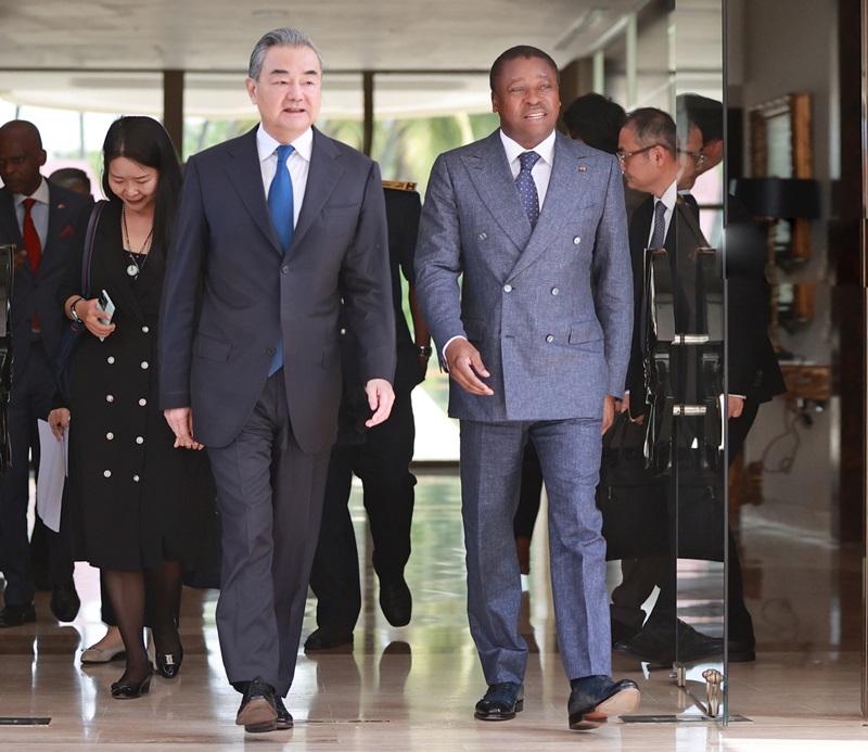 Le chef de l’État accorde une audience au ministre chinois des affaires étrangères en visite au Togo 1 Le ministre chinois des affaires etrangeres recu par le chef de lEtat togolais