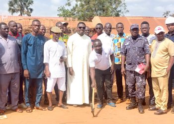 Yoto/Construction des infrastructures marchandes dans le canton de Gboto : Le premier coup de pioche donné par le maire Dégbé