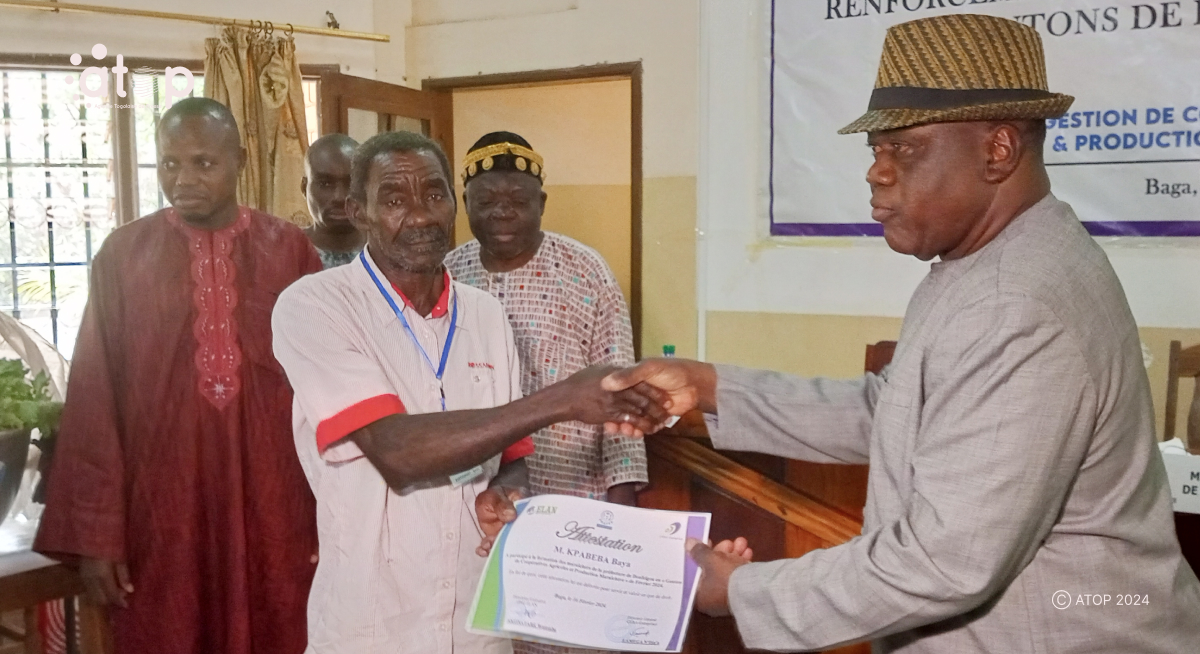 Atop.tg des attestations de fin de formation a 63 producteurs a Baga