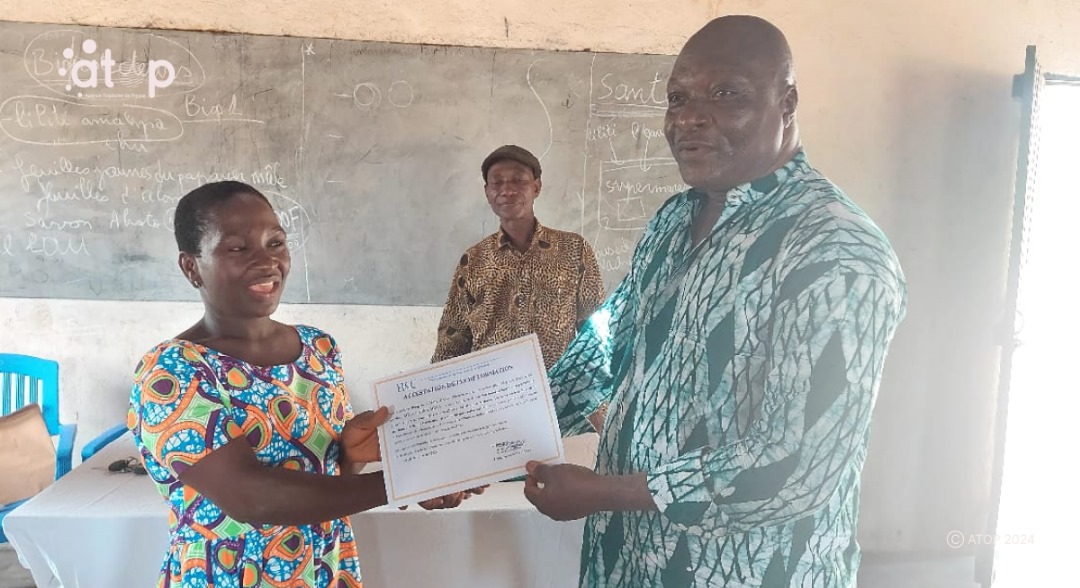 La production biologique et entrepreneuriat agricole : des producteurs de maïs et d’arachide des préfectures d’Agou et d’Avé formés 1 Atop.tg des producteurs de mais et darachide des prefectures dAgou et dAve formes
