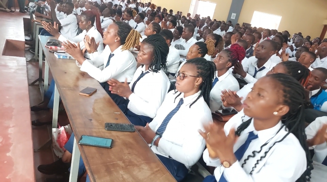 Les Eleves professeurs decole suivant