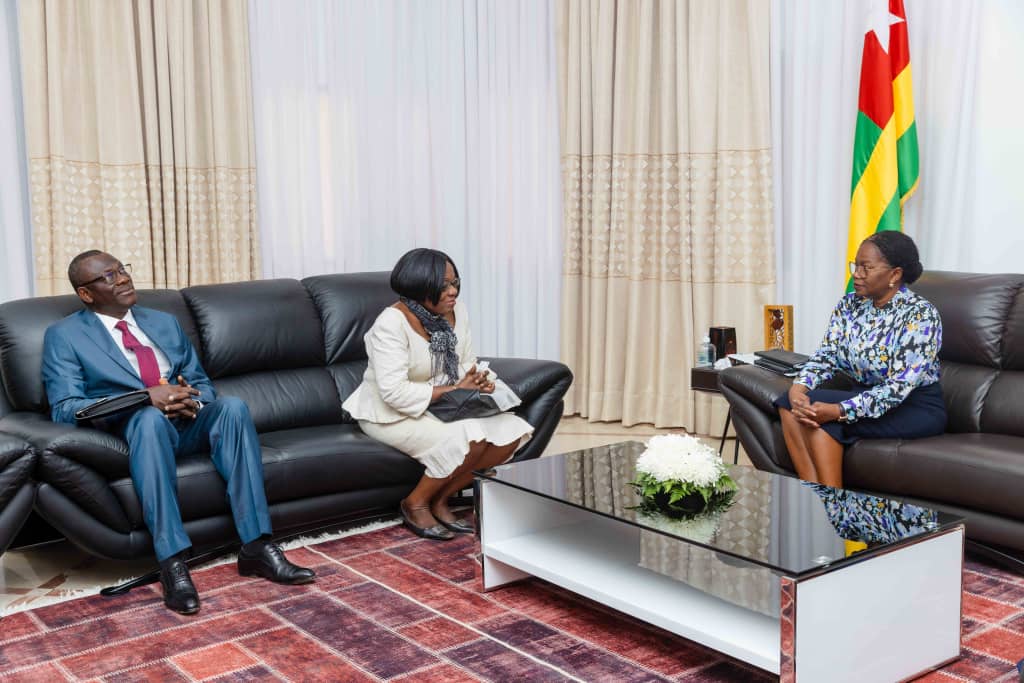 Deux audiences accordées à la primature 1 Mme le Premier ministre a droite et la presidente de l ONNECA Togo milieu