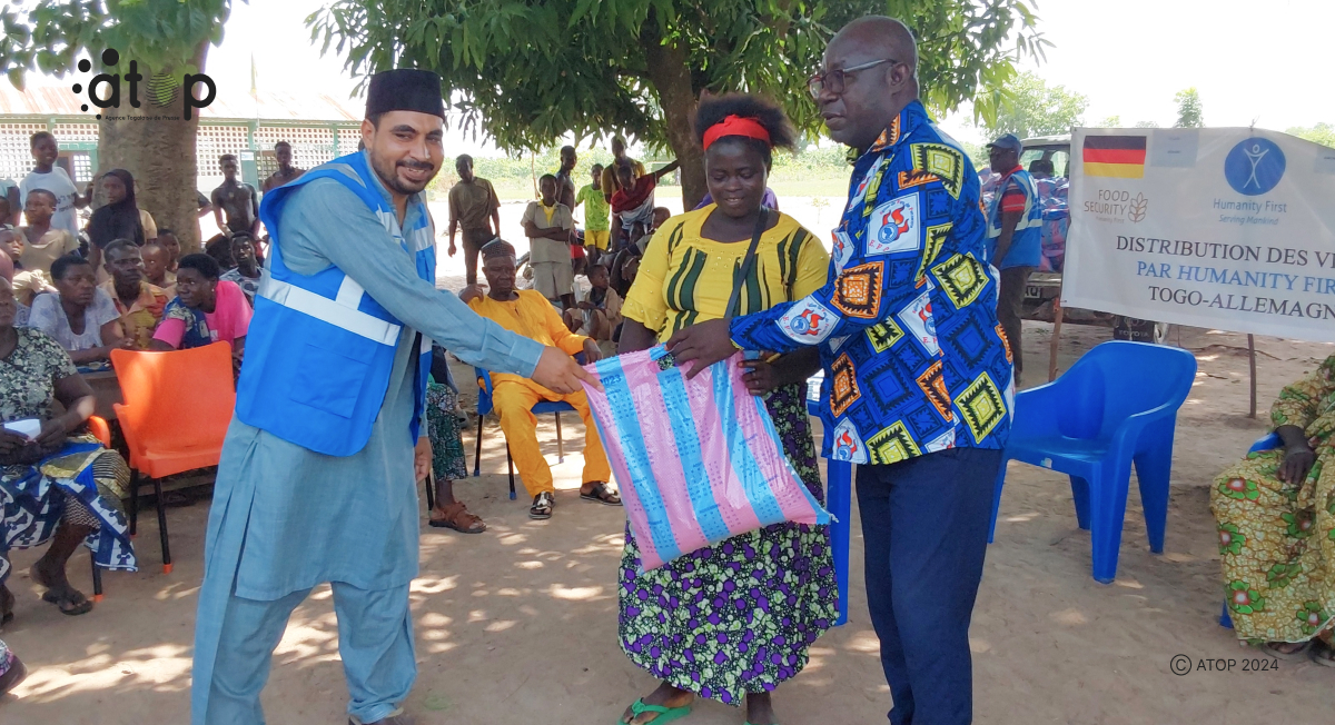 Ogou/social : don de kits alimentaires aux ménages vulnérables de Ekouafi et Awokou 1 Atop.tg don de kits alimentaires aux menages vulnerables de Ekouafi et Awokou