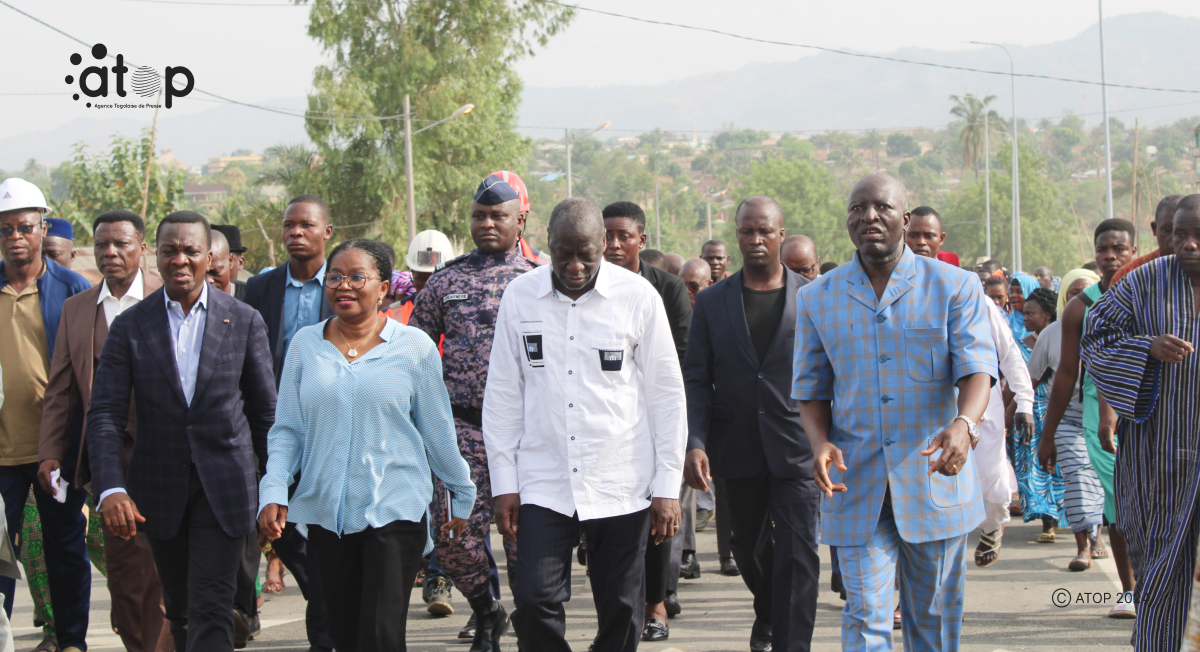 Atop.tg le Premier ministre Victoire Tomegah a visite le chantier de construction du pont de kpeleouwayi dans la commune Kozah 1 3