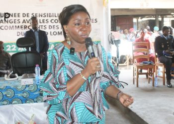 Lutte contre les incendies dans les marches du Grand Lomé :  l’étape du marché d’ « Akodessewa Djidjénou »  termine la tournée de sensibilisation  de la ministre Mivedor-Sambiani