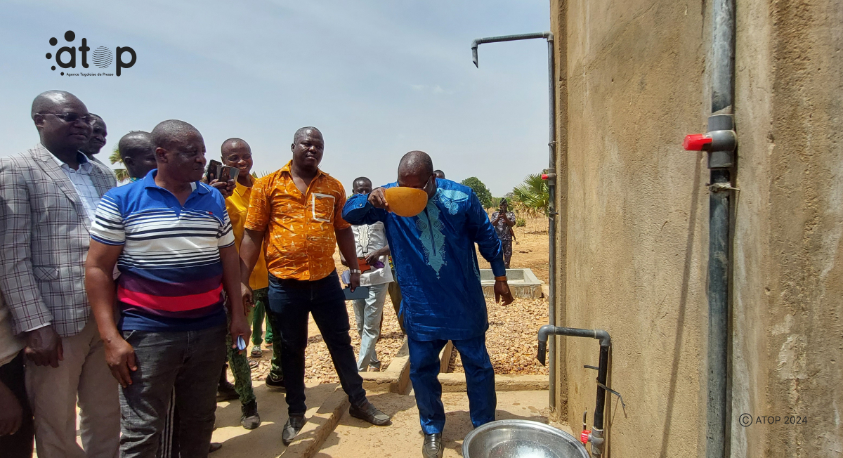 Atop.tg un forage photovoltaique remis a la communaute villageoise de Nagre 1