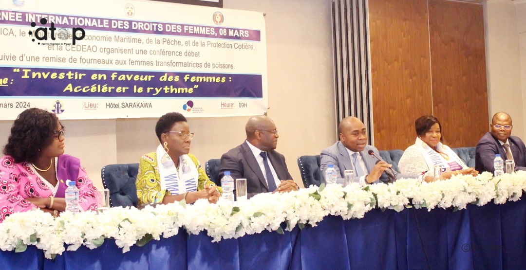Atop.tg une conference debat et la remise de fourneaux aux femmes transformatrices de poissons marquent levenement a WIMAFRICA