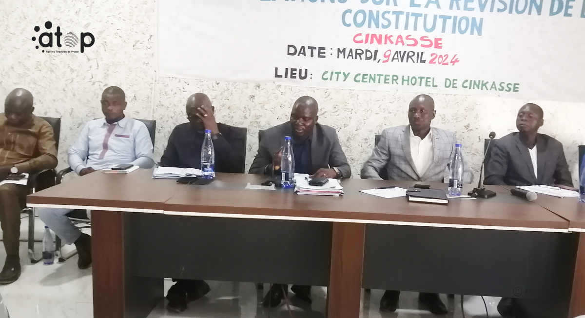 Cinkassé: les leaders communautaires informes sur la révision constitutionnelle 1 Oliver 34
