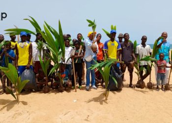 Environnement/lutte contre l’érosion côtière : le Lions club Lomé Colombe a mis en terre plus de 200 plants à Lorenzo beach