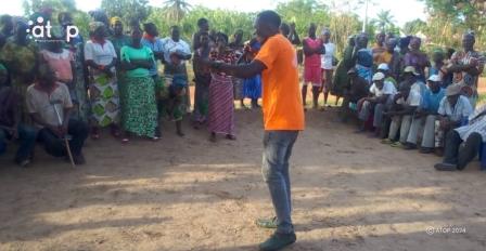 PHOTO 2 M. Awade sadressant a son auditoire