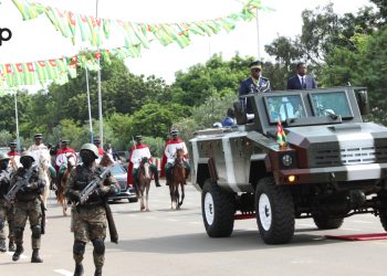 64ème anniversaire de l’indépendance : un défilé militaire et paramilitaire marque l’évènement en présence du chef de l’Etat