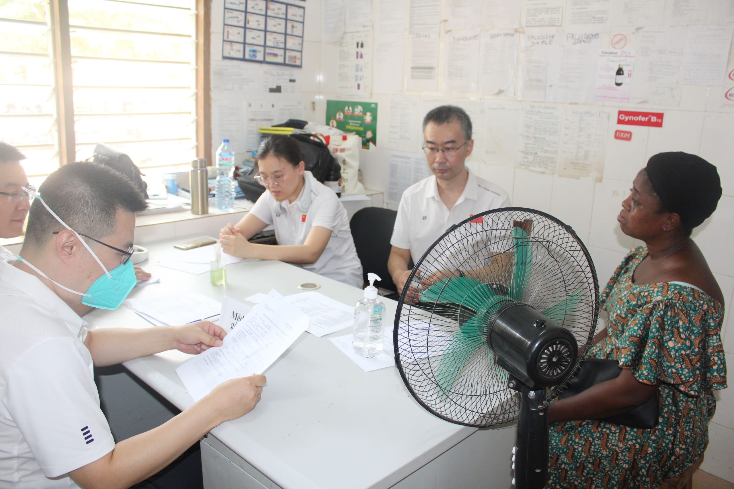 une patiente se fait consulter min min scaled