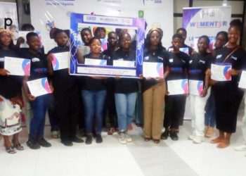 Agoé-nyivé : Les attestations décernées aux jeunes filles et femmes bénéficiaires du projet ”womentor”