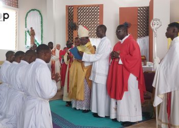 Tchamba/jubilé d’or de la paroisse saint Antoine de Padoue : quatre abbés ordonnés diacres