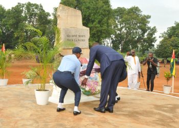 Commémoration du 21 juin au Togo :  un dépôt de gerbes, fait à la place des martyrs à Lomé
