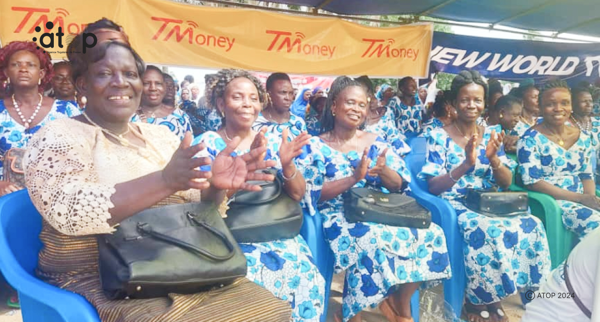 Les femmes exaltent les œuvres de développement du président de la République à Tchitchao 1 10 Les femmes chanteuses de Tchitchao en pleine prestation