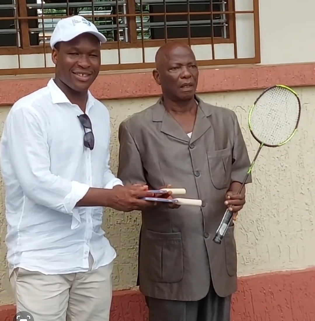 Projet de vulgarisation des sports de raquettes : des matériels de tennis de table et de badminton réceptionnés 1 M. Sefenu Laurent a droit receptionant