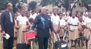 Bas-mono/ éducation : des kits scolaires aux meilleurs élèves et des matériaux de construction aux établissements scolaires 2 Oliver 22 1