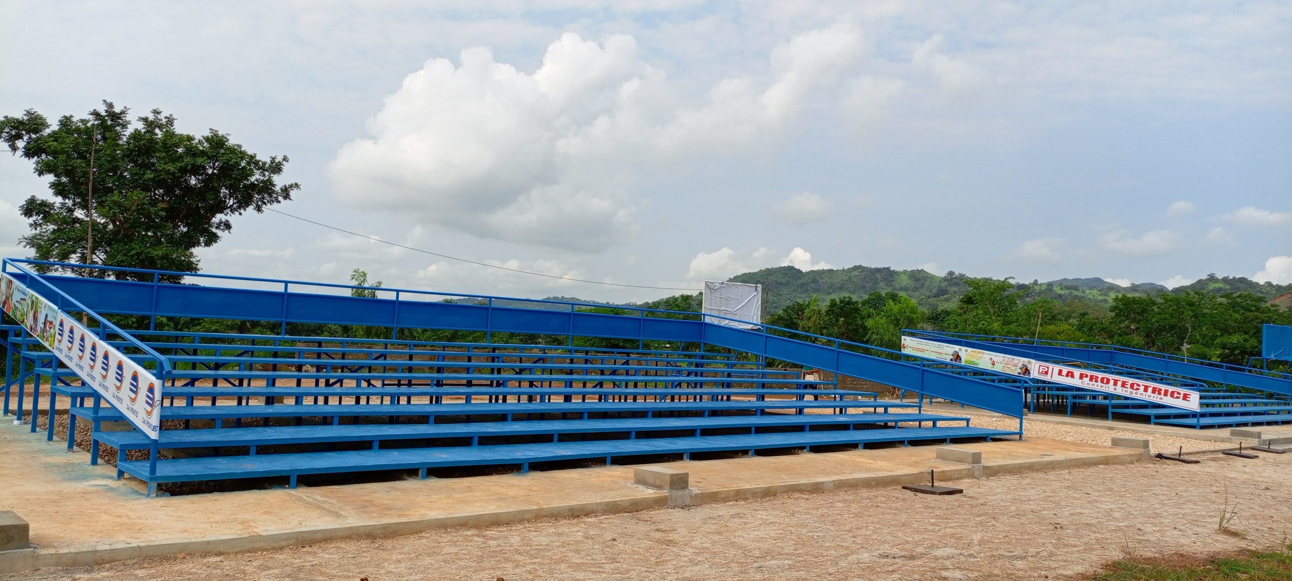 vue partielle des tribunes realisees min scaled
