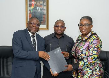 Passation de charges au ministère de la culture et du tourisme :  le ministre Lamadokou passe le département de la culture à Mme Yawa Kouigan