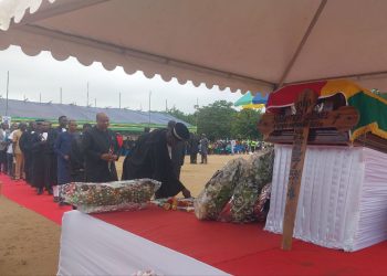 Tchamba/nécrologie :  Le magistrat colonel Akobi Messan conduit à sa dernière demeure