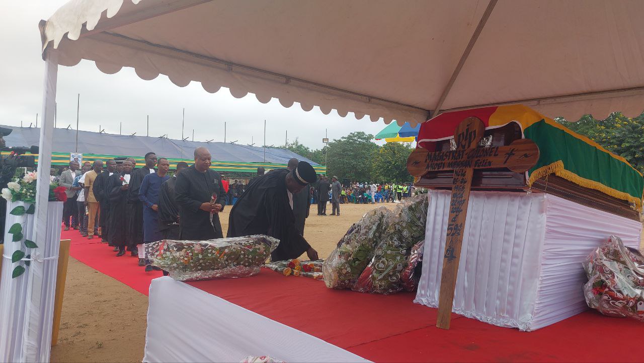 Tchamba/nécrologie : Le magistrat colonel Akobi Messan conduit à sa dernière demeure 1 Le corps judiciaire rend un dernier hommage au defunt