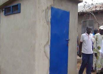 Des latrines modernes offertes aux ménages de Wahala