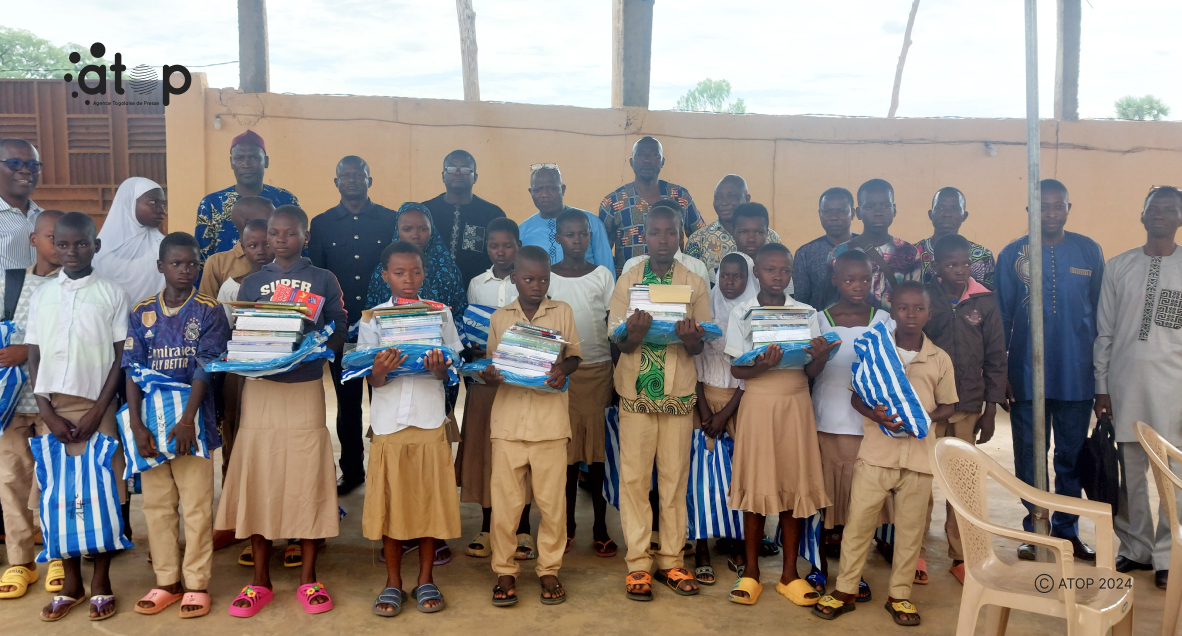 Culture/ 1ere édition du concours de meilleur lecteur de l’ IESG-Mango : Mlle Onate Kandjime du lycée Naki-est remporte le 1er prix 1 Oliver 68