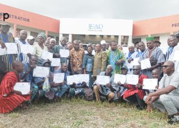 Est-Mono/Education : Des cadeaux et certificats aux enseignants retraités de 2018 à 2024, à Elavagnon