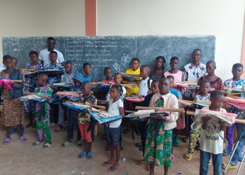 Kloto : trente élèves à déficience auditive bénéficient de kits scolaires