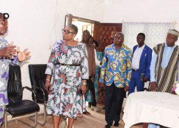 Tchaoudjo /tournée de prise de contact :  Mme Yawa Kouigan échange avec ses administres de la centrale