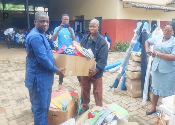 L’ong “ Hilfe Für Togo “ fait don de divers matériel aux associations d’artisans et écoliers