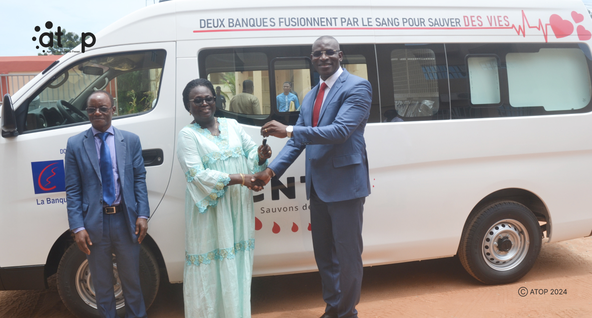 Coris Bank International Togo offre un bus de collecte de sang au CNTS 1 Oliver 2024 09 20T142706.948