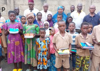 Wawa/éducation :40 élèves indigents bénéficient des kits scolaires du gouvernement