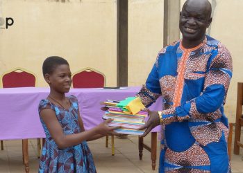 Kozah : des kits scolaires et des vivres aux enfants démunis de la Kara