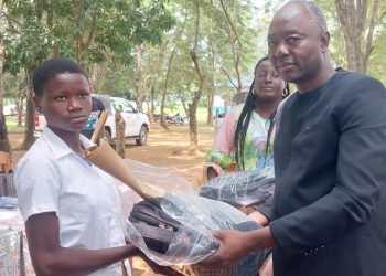 Tchamba : les 100 meilleures élèves au BEPC et CEPD gratifiées de fournitures scolaires