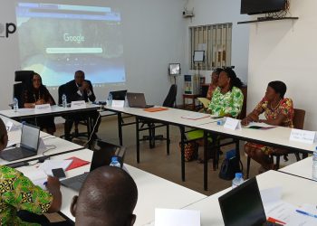 Techniques de numérisation des archives papiers et audiovisuelles : des archivistes des médias en formation