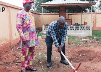 Hygiène et assainissement : remise de sites pour la construction de 16 blocs de latrines dans le district sanitaire de la préfecture